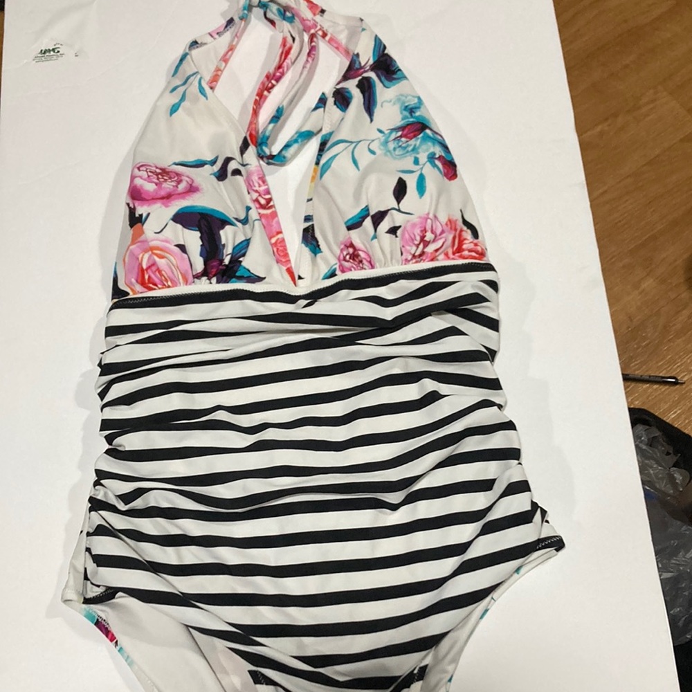 Cupshe XL one piece V neck halter swim suit